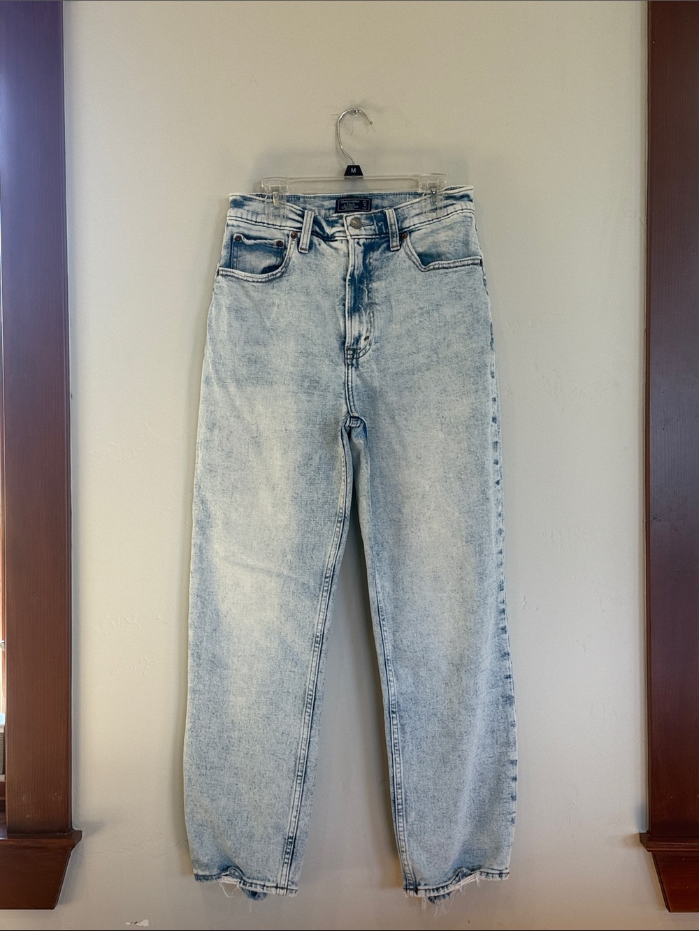 Abercrombie & Fitch Ultra High Rise Straight in Light Wash size 27/4 Regular